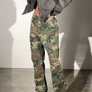 Local European Camo cargo pants 🖤💛💚